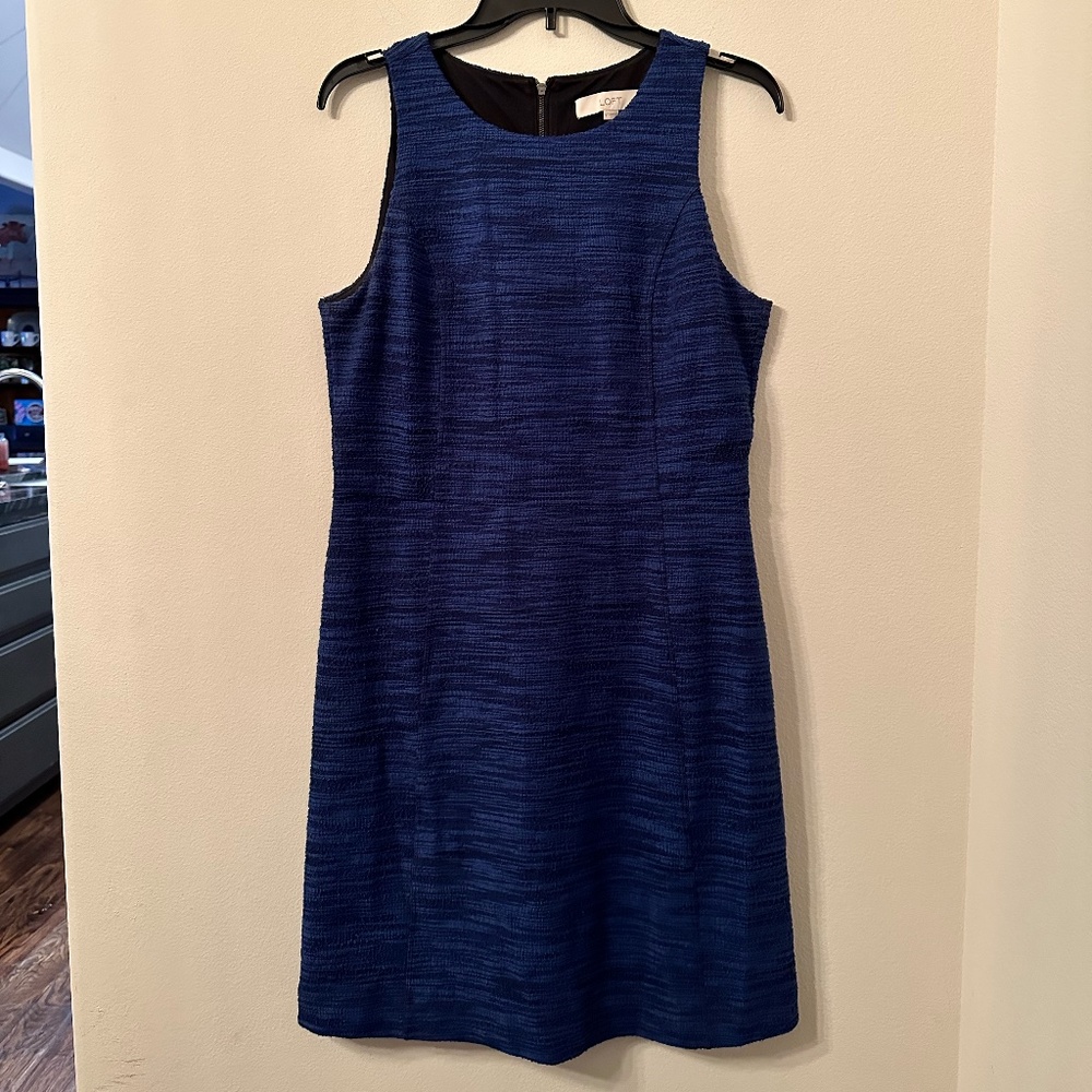 Ann Taylor LOFT women’s royal blue, sleeveless boucle shift dress. Size 8